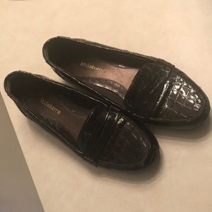 Adorable crocodile patent leather loafers